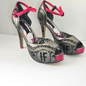 EUC Iron Fist Love Fast Lace Print Women's Platform Heels‎ Size 8